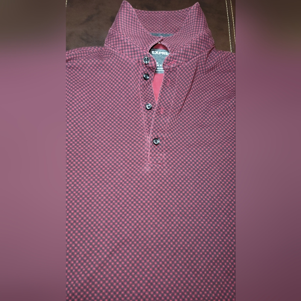 Men's EXPRESS Maroon/ Black Patterned Short-Sleeve Shirt - Picture 3 of 8